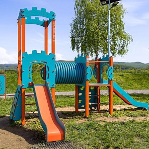 Ivanovce modern játszótérrel rendelkezik játékra és testmozgásra Ivanovce modern játszótérrel rendelkezik játékra és testmozgásra